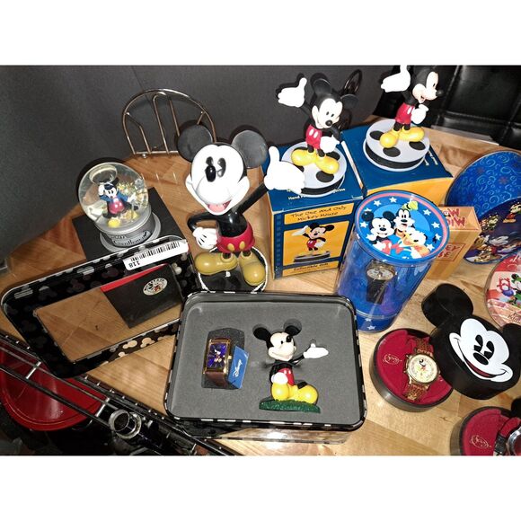 Very Vintage FABULOUS Mickey Mouse Watches, Bobble Heads, Weight, Cologne, Pins - Picture 2 of 15